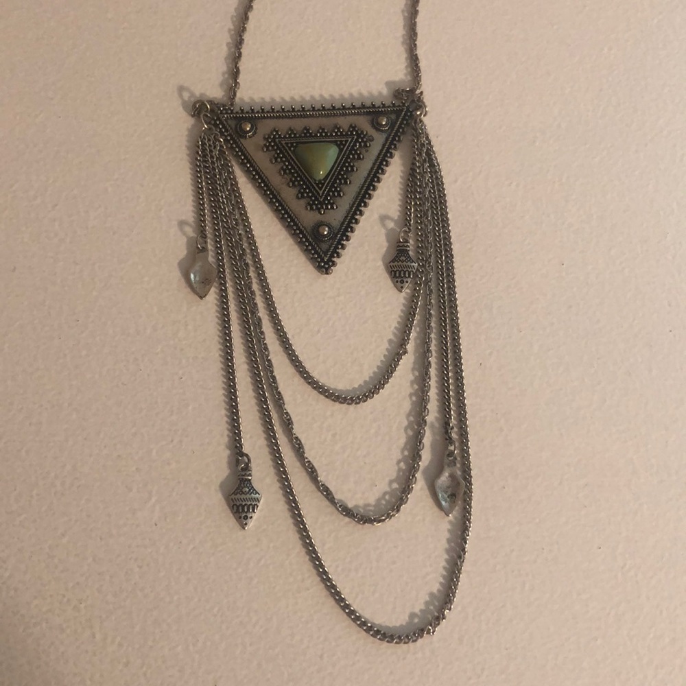 Long geo necklace with details & mint stone